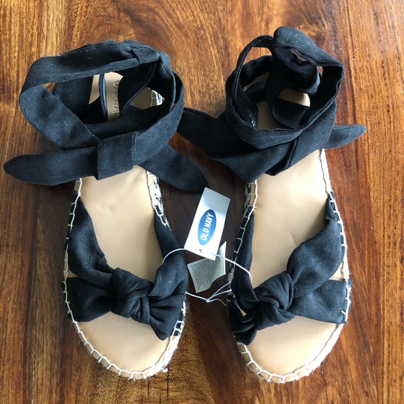 Old navy sandals - Picture 2 of 3